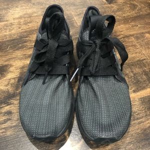 Adidas edge lux sneaker